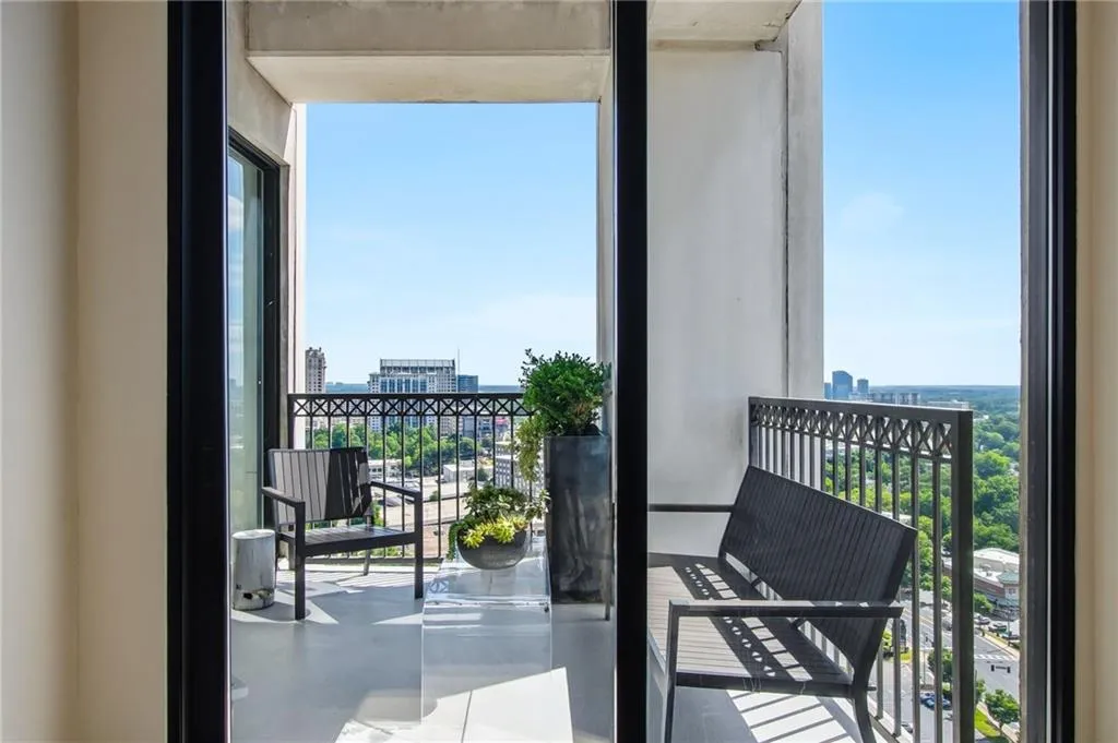2828 Peachtree Road Nw Unit 2402, Atlanta, Georgia 30305, 2 Bedrooms Bedrooms, 0 ,2 BathroomsBathrooms,Residential,For Sale,2828 Peachtree Road Nw Unit 2402,7791120