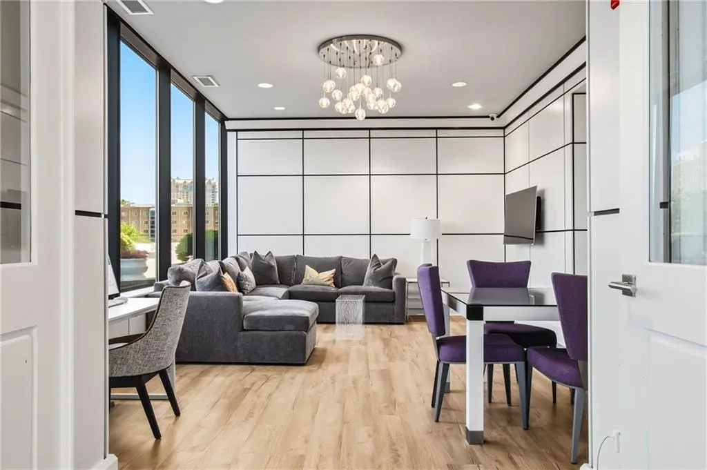 2828 Peachtree Road Nw Unit 2402, Atlanta, Georgia 30305, 2 Bedrooms Bedrooms, 0 ,2 BathroomsBathrooms,Residential,For Sale,2828 Peachtree Road Nw Unit 2402,7791120