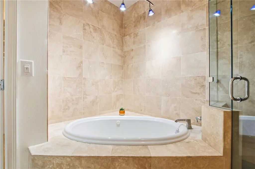 2828 Peachtree Road Nw Unit 2402, Atlanta, Georgia 30305, 2 Bedrooms Bedrooms, 0 ,2 BathroomsBathrooms,Residential,For Sale,2828 Peachtree Road Nw Unit 2402,7791120