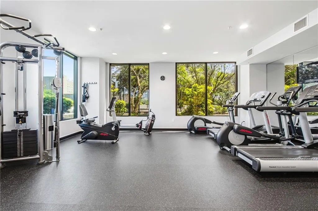 2828 Peachtree Road Nw Unit 2402, Atlanta, Georgia 30305, 2 Bedrooms Bedrooms, 0 ,2 BathroomsBathrooms,Residential,For Sale,2828 Peachtree Road Nw Unit 2402,7791120