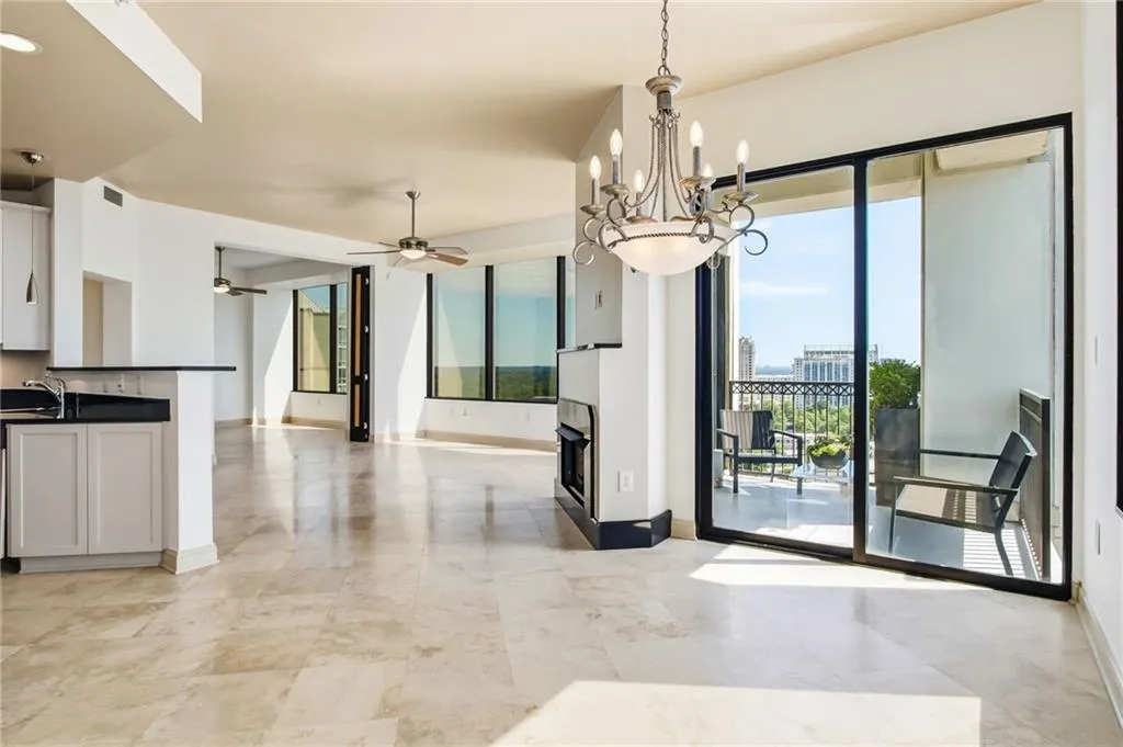 2828 Peachtree Road Nw Unit 2402, Atlanta, Georgia 30305, 2 Bedrooms Bedrooms, 0 ,2 BathroomsBathrooms,Residential,For Sale,2828 Peachtree Road Nw Unit 2402,7791120