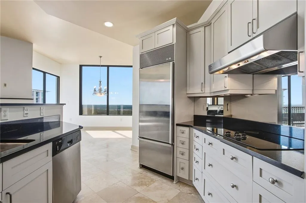 2828 Peachtree Road Nw Unit 2402, Atlanta, Georgia 30305, 2 Bedrooms Bedrooms, 0 ,2 BathroomsBathrooms,Residential,For Sale,2828 Peachtree Road Nw Unit 2402,7791120