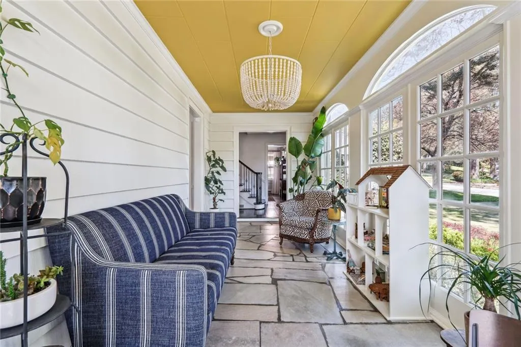 527 Brentwood Drive Ne, Atlanta, Georgia 30305, 4 Bedrooms Bedrooms, ,3 BathroomsBathrooms,Residential,For Sale,527 Brentwood Drive Ne,7612058