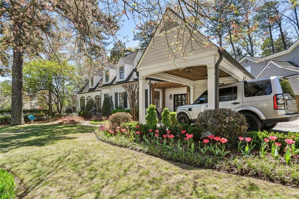 527 Brentwood Drive Ne, Atlanta, Georgia 30305, 4 Bedrooms Bedrooms, ,3 BathroomsBathrooms,Residential,For Sale,527 Brentwood Drive Ne,7612058