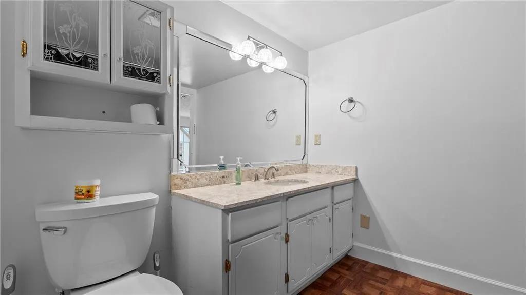 6851 Roswell Road Unit B8, Sandy Springs, Georgia 30328, 1 Bedroom Bedrooms, ,1 BathroomBathrooms,Residential,Sold,6851 Roswell Road Unit B8,7431707
