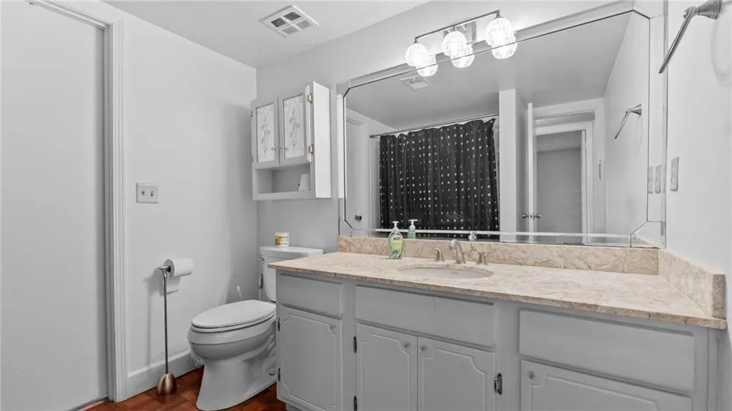 6851 Roswell Road Unit B8, Sandy Springs, Georgia 30328, 1 Bedroom Bedrooms, ,1 BathroomBathrooms,Residential,Sold,6851 Roswell Road Unit B8,7431707