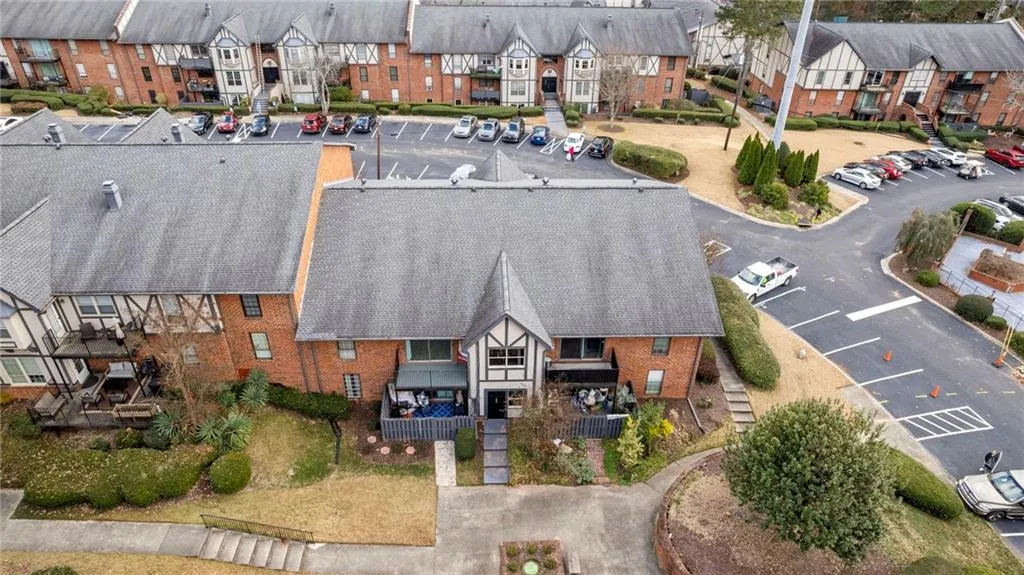6851 Roswell Road Unit B8, Sandy Springs, Georgia 30328, 1 Bedroom Bedrooms, ,1 BathroomBathrooms,Residential,Sold,6851 Roswell Road Unit B8,7431707
