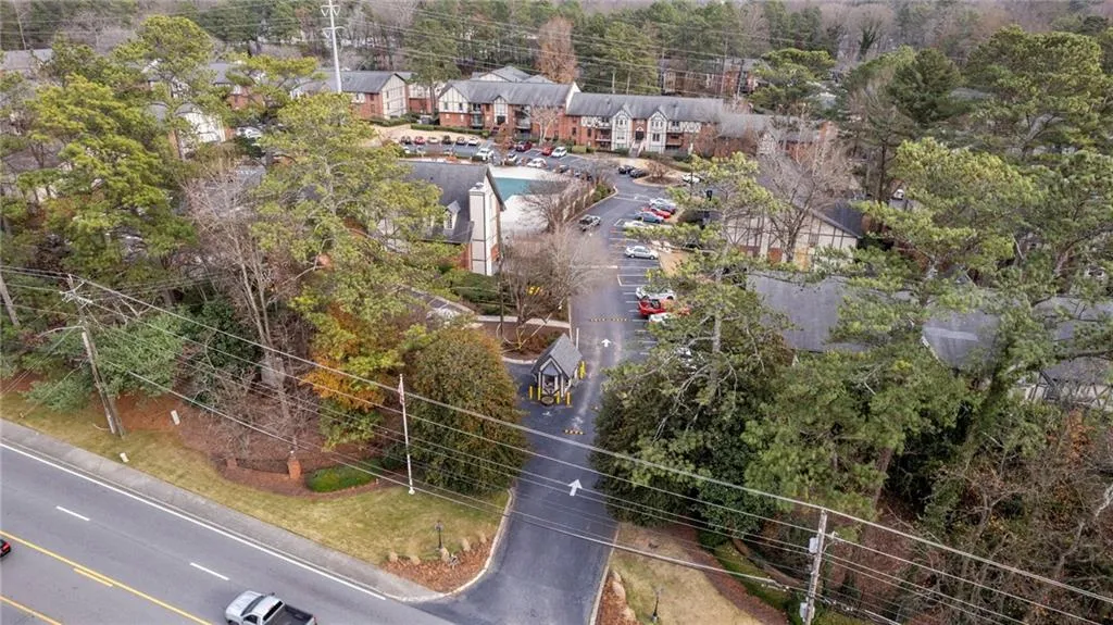 6851 Roswell Road Unit B8, Sandy Springs, Georgia 30328, 1 Bedroom Bedrooms, ,1 BathroomBathrooms,Residential,Sold,6851 Roswell Road Unit B8,7431707