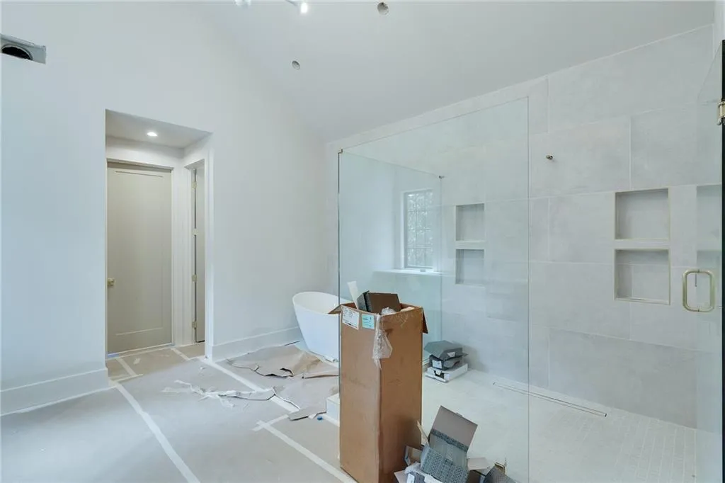 5845 Greenbrier Road, Atlanta, Georgia 30328, 5 Bedrooms Bedrooms, ,5 BathroomsBathrooms,Residential,For Sale,5845 Greenbrier Road,7670460
