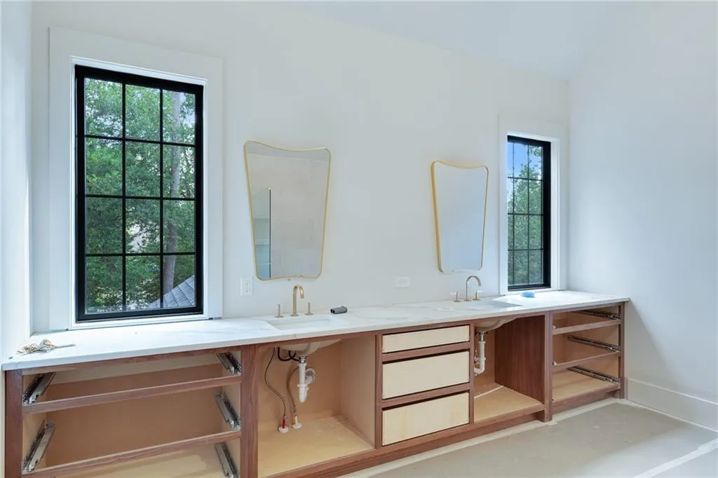 5845 Greenbrier Road, Atlanta, Georgia 30328, 5 Bedrooms Bedrooms, ,5 BathroomsBathrooms,Residential,For Sale,5845 Greenbrier Road,7670460