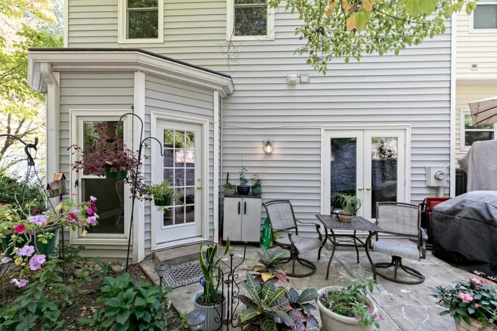 6 Forest Ridge Court, Sandy Springs, Georgia 30350, 3 Bedrooms Bedrooms, ,3 BathroomsBathrooms,Residential,Sold,6 Forest Ridge Court,5910444