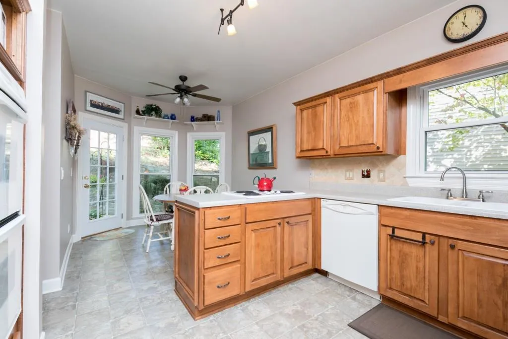 6 Forest Ridge Court, Sandy Springs, Georgia 30350, 3 Bedrooms Bedrooms, ,3 BathroomsBathrooms,Residential,Sold,6 Forest Ridge Court,5910444