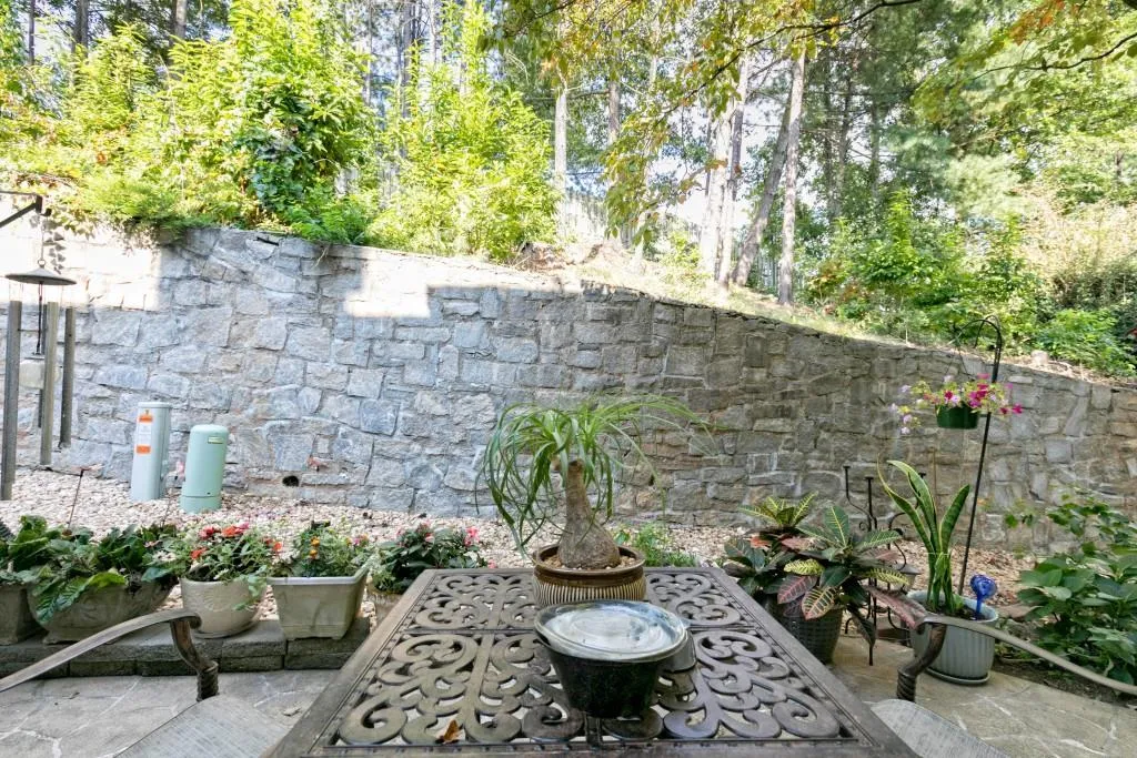 6 Forest Ridge Court, Sandy Springs, Georgia 30350, 3 Bedrooms Bedrooms, ,3 BathroomsBathrooms,Residential,Sold,6 Forest Ridge Court,5910444