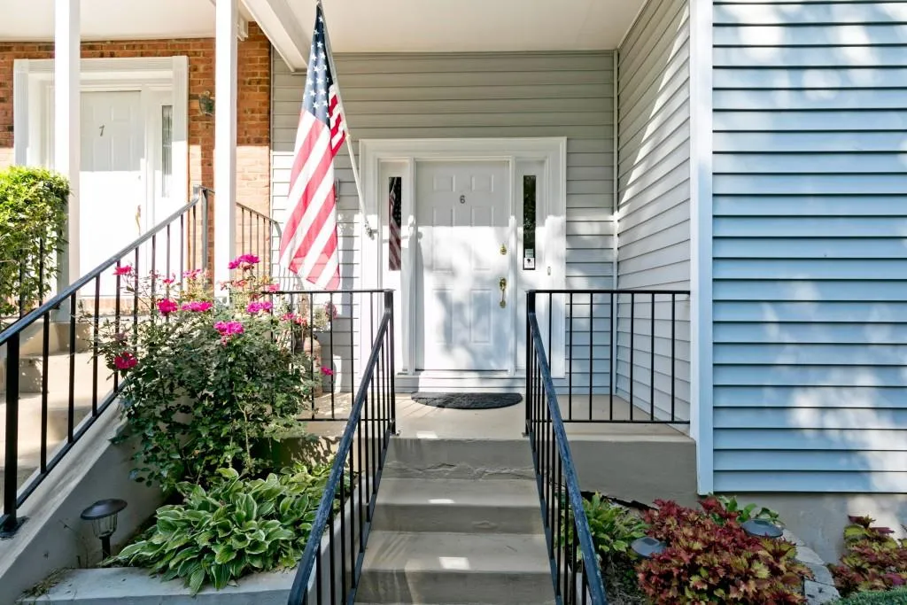 6 Forest Ridge Court, Sandy Springs, Georgia 30350, 3 Bedrooms Bedrooms, ,3 BathroomsBathrooms,Residential,Sold,6 Forest Ridge Court,5910444