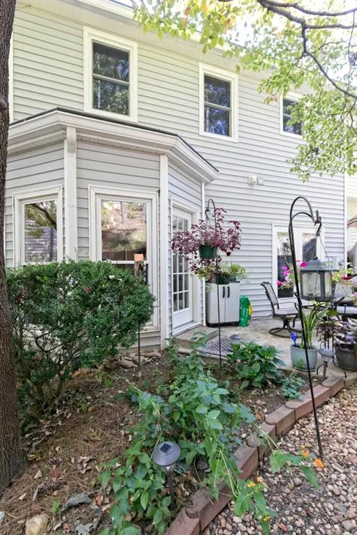 6 Forest Ridge Court, Sandy Springs, Georgia 30350, 3 Bedrooms Bedrooms, ,3 BathroomsBathrooms,Residential,Sold,6 Forest Ridge Court,5910444