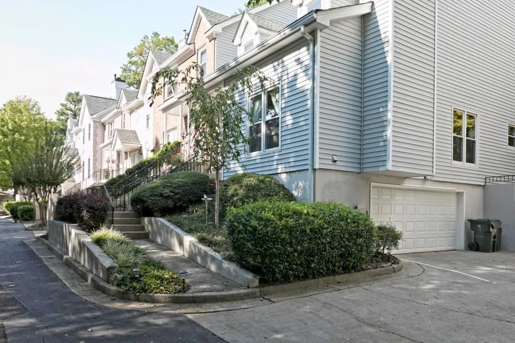 6 Forest Ridge Court, Sandy Springs, Georgia 30350, 3 Bedrooms Bedrooms, ,3 BathroomsBathrooms,Residential,Sold,6 Forest Ridge Court,5910444