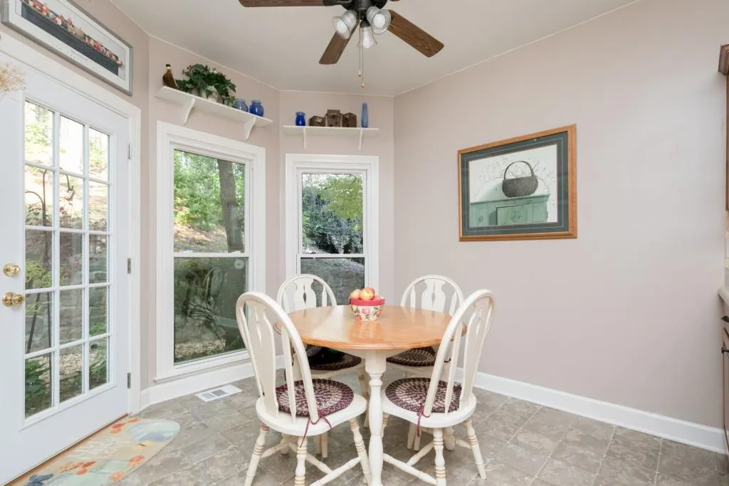 6 Forest Ridge Court, Sandy Springs, Georgia 30350, 3 Bedrooms Bedrooms, ,3 BathroomsBathrooms,Residential,Sold,6 Forest Ridge Court,5910444