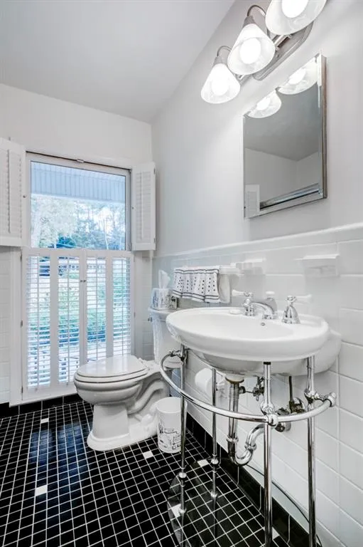 78 Pine Lake Drive, Atlanta, Georgia 30327, 3 Bedrooms Bedrooms, ,3 BathroomsBathrooms,Residential,Sold,78 Pine Lake Drive,6530233