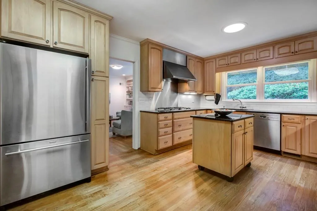 78 Pine Lake Drive, Atlanta, Georgia 30327, 3 Bedrooms Bedrooms, ,3 BathroomsBathrooms,Residential,Sold,78 Pine Lake Drive,6530233