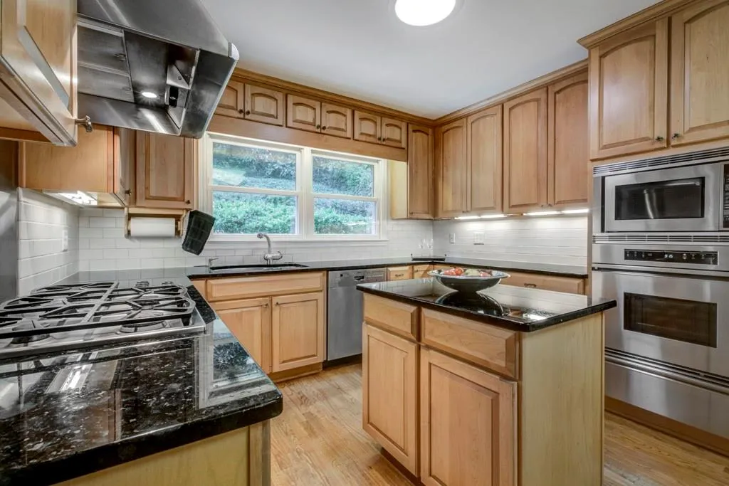 78 Pine Lake Drive, Atlanta, Georgia 30327, 3 Bedrooms Bedrooms, ,3 BathroomsBathrooms,Residential,Sold,78 Pine Lake Drive,6530233