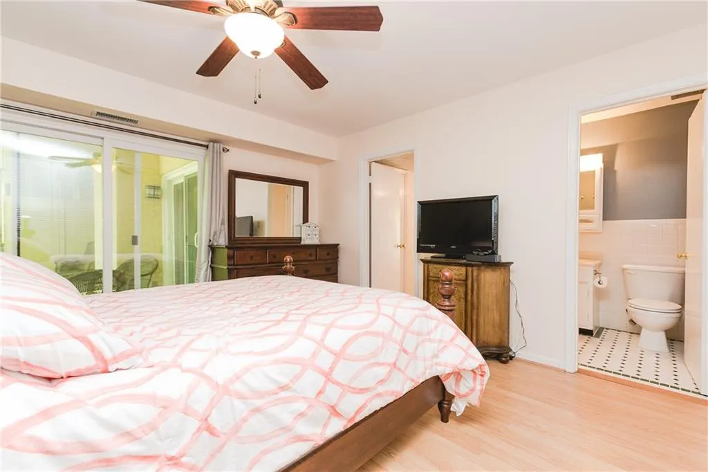 5400 Roswell Road Unit L2, Atlanta, Georgia 30342, 2 Bedrooms Bedrooms, ,2 BathroomsBathrooms,Residential,Sold,5400 Roswell Road Unit L2,6869002