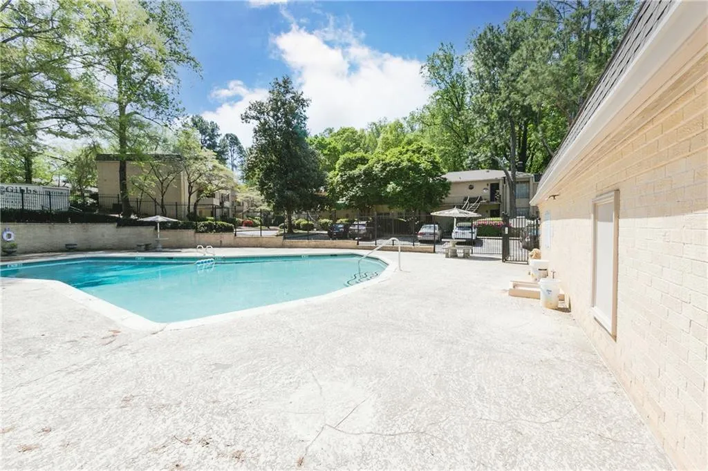 5400 Roswell Road Unit L2, Atlanta, Georgia 30342, 2 Bedrooms Bedrooms, ,2 BathroomsBathrooms,Residential,Sold,5400 Roswell Road Unit L2,6869002