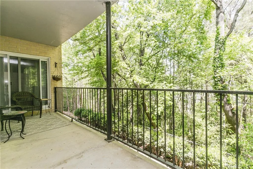 5400 Roswell Road Unit L2, Atlanta, Georgia 30342, 2 Bedrooms Bedrooms, ,2 BathroomsBathrooms,Residential,Sold,5400 Roswell Road Unit L2,6869002
