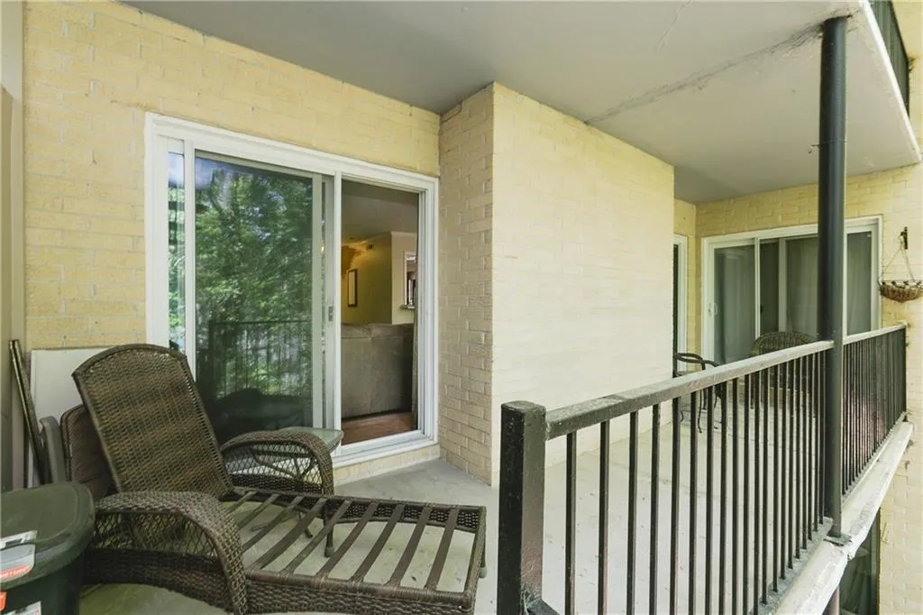 5400 Roswell Road Unit L2, Atlanta, Georgia 30342, 2 Bedrooms Bedrooms, ,2 BathroomsBathrooms,Residential,Sold,5400 Roswell Road Unit L2,6869002