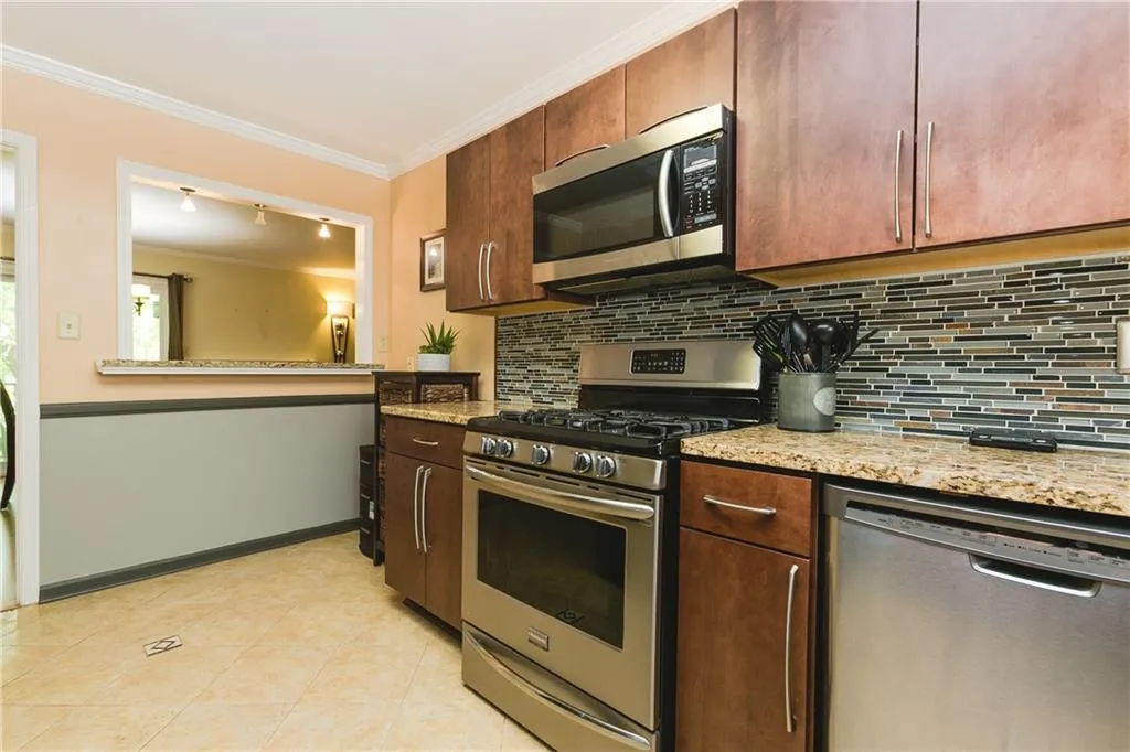 5400 Roswell Road Unit L2, Atlanta, Georgia 30342, 2 Bedrooms Bedrooms, ,2 BathroomsBathrooms,Residential,Sold,5400 Roswell Road Unit L2,6869002