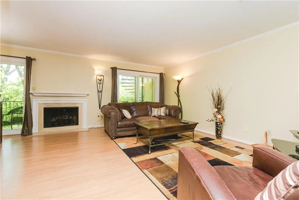 5400 Roswell Road Unit L2, Atlanta, Georgia 30342, 2 Bedrooms Bedrooms, ,2 BathroomsBathrooms,Residential,Sold,5400 Roswell Road Unit L2,6869002