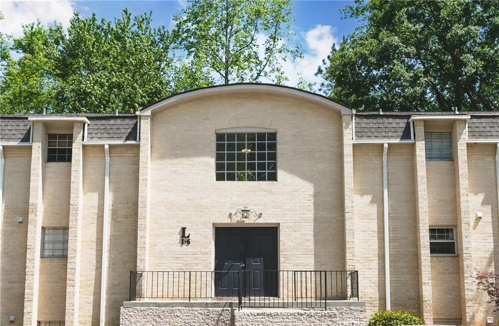 5400 Roswell Road Unit L2, Atlanta, Georgia 30342, 2 Bedrooms Bedrooms, ,2 BathroomsBathrooms,Residential,Sold,5400 Roswell Road Unit L2,6869002