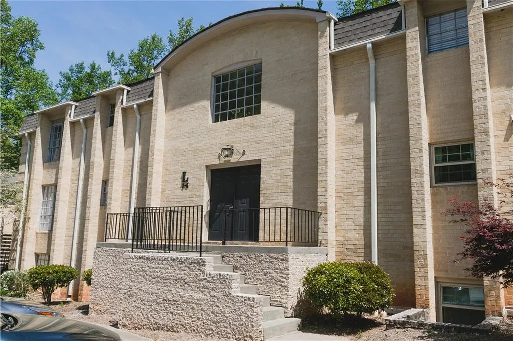 5400 Roswell Road Unit L2, Atlanta, Georgia 30342, 2 Bedrooms Bedrooms, ,2 BathroomsBathrooms,Residential,Sold,5400 Roswell Road Unit L2,6869002