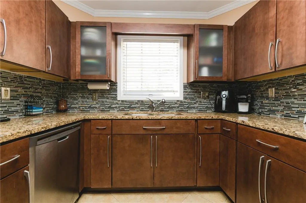 5400 Roswell Road Unit L2, Atlanta, Georgia 30342, 2 Bedrooms Bedrooms, ,2 BathroomsBathrooms,Residential,Sold,5400 Roswell Road Unit L2,6869002