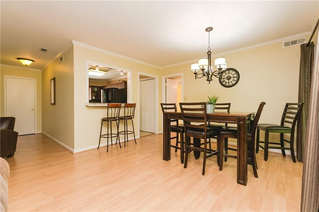 5400 Roswell Road Unit L2, Atlanta, Georgia 30342, 2 Bedrooms Bedrooms, ,2 BathroomsBathrooms,Residential,Sold,5400 Roswell Road Unit L2,6869002