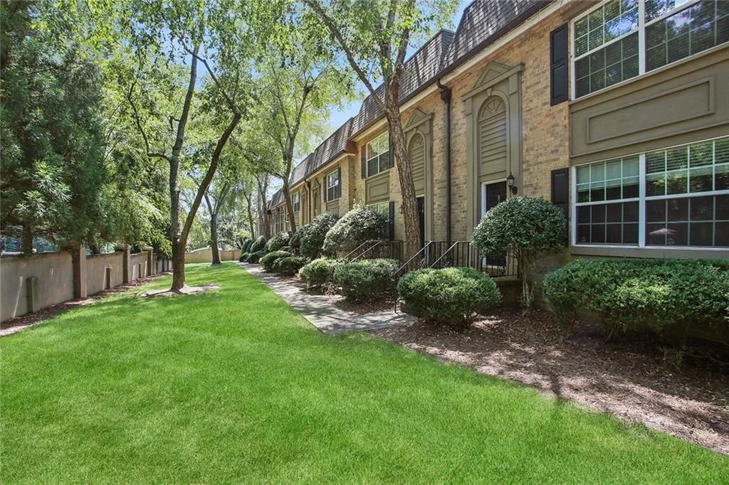 6980 Roswell Road Unit A8, Atlanta, Georgia 30328, 3 Bedrooms Bedrooms, ,2 BathroomsBathrooms,Residential,Sold,6980 Roswell Road Unit A8,6603256