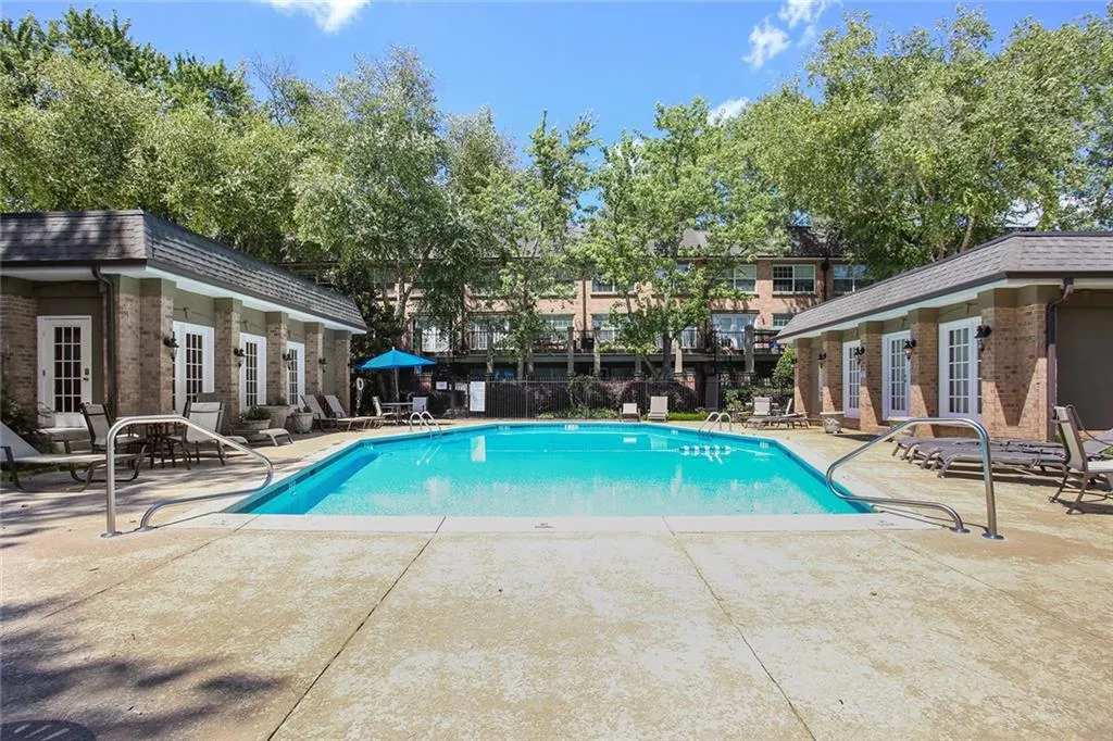 6980 Roswell Road Unit A8, Atlanta, Georgia 30328, 3 Bedrooms Bedrooms, ,2 BathroomsBathrooms,Residential,Sold,6980 Roswell Road Unit A8,6603256