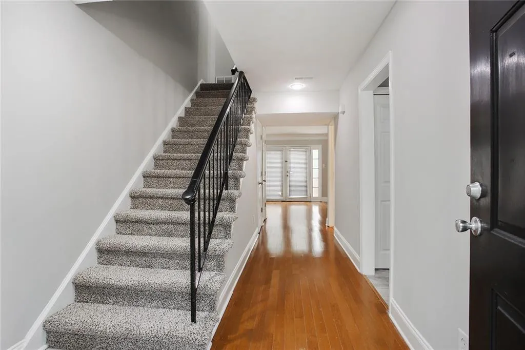 6980 Roswell Road Unit A8, Atlanta, Georgia 30328, 3 Bedrooms Bedrooms, ,2 BathroomsBathrooms,Residential,Sold,6980 Roswell Road Unit A8,6603256