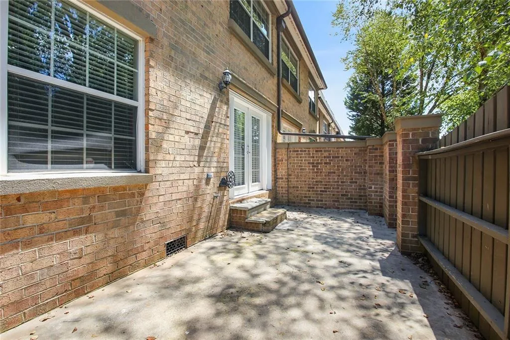 6980 Roswell Road Unit A8, Atlanta, Georgia 30328, 3 Bedrooms Bedrooms, ,2 BathroomsBathrooms,Residential,Sold,6980 Roswell Road Unit A8,6603256