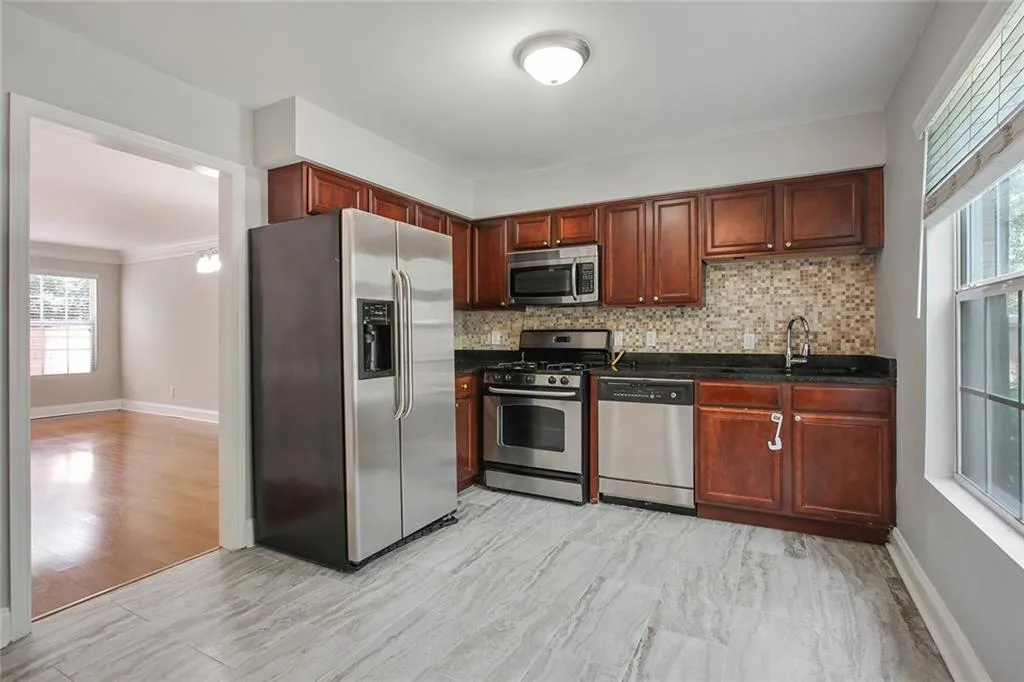 6980 Roswell Road Unit A8, Atlanta, Georgia 30328, 3 Bedrooms Bedrooms, ,2 BathroomsBathrooms,Residential,Sold,6980 Roswell Road Unit A8,6603256