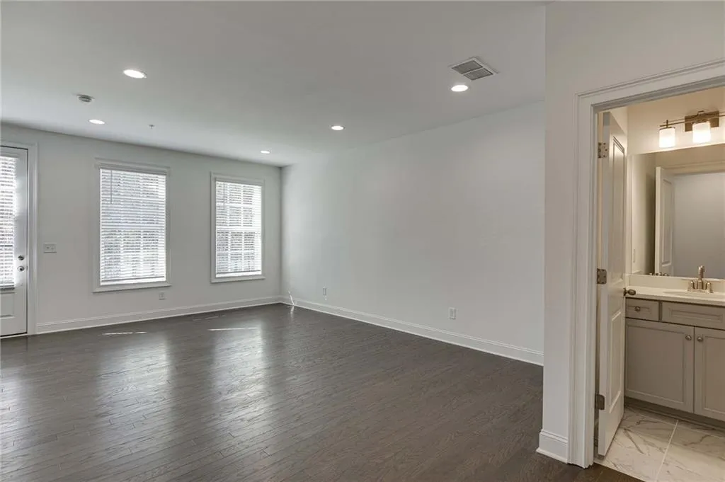 6786 Encore Boulevard Unit 177, Sandy Springs, Georgia 30328, 3 Bedrooms Bedrooms, ,4 BathroomsBathrooms,Residential,Sold,6786 Encore Boulevard Unit 177,7174398