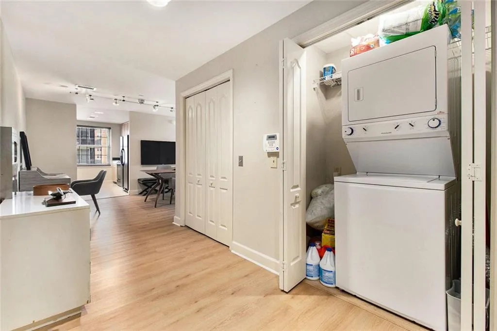 195 14th Street Ne Unit 1501, Atlanta, Georgia 30309, 2 Bedrooms Bedrooms, ,2 BathroomsBathrooms,Residential,For Sale,195 14th Street Ne Unit 1501,7600530
