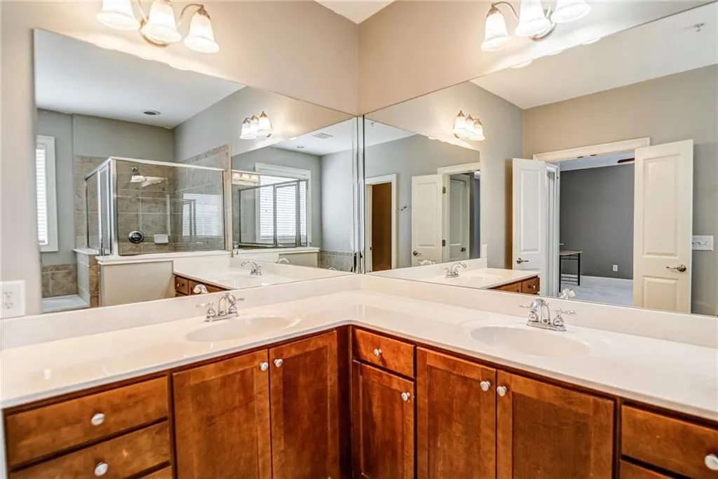 6464 Chariot Street Unit 17, Atlanta, Georgia 30328, 3 Bedrooms Bedrooms, ,3 BathroomsBathrooms,Residential,Sold,6464 Chariot Street Unit 17,7039967