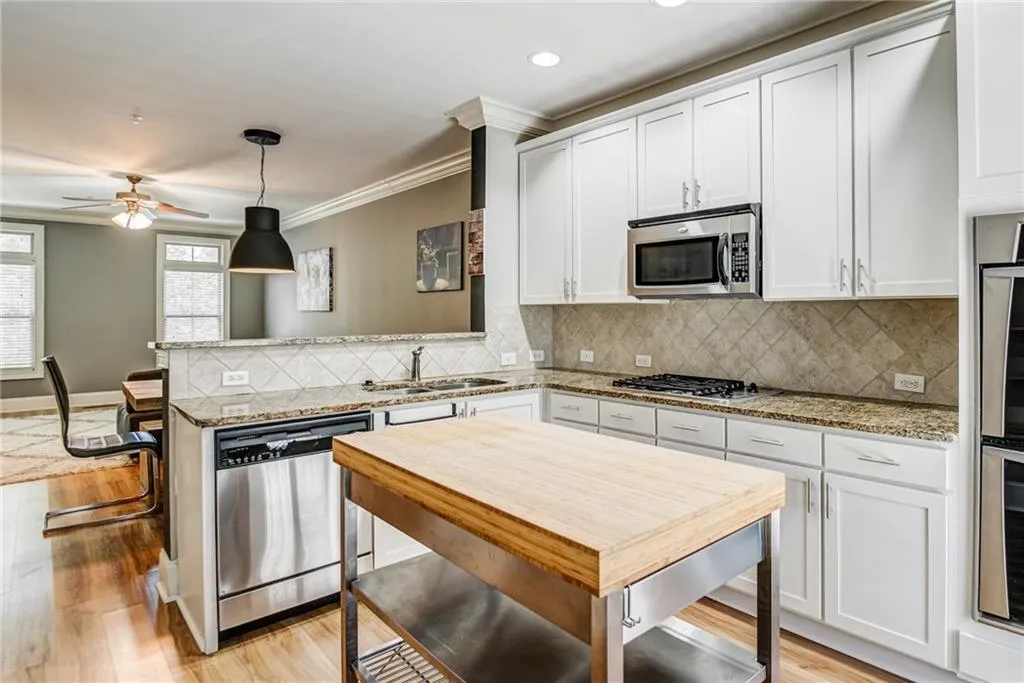 6464 Chariot Street Unit 17, Atlanta, Georgia 30328, 3 Bedrooms Bedrooms, ,3 BathroomsBathrooms,Residential,Sold,6464 Chariot Street Unit 17,7039967
