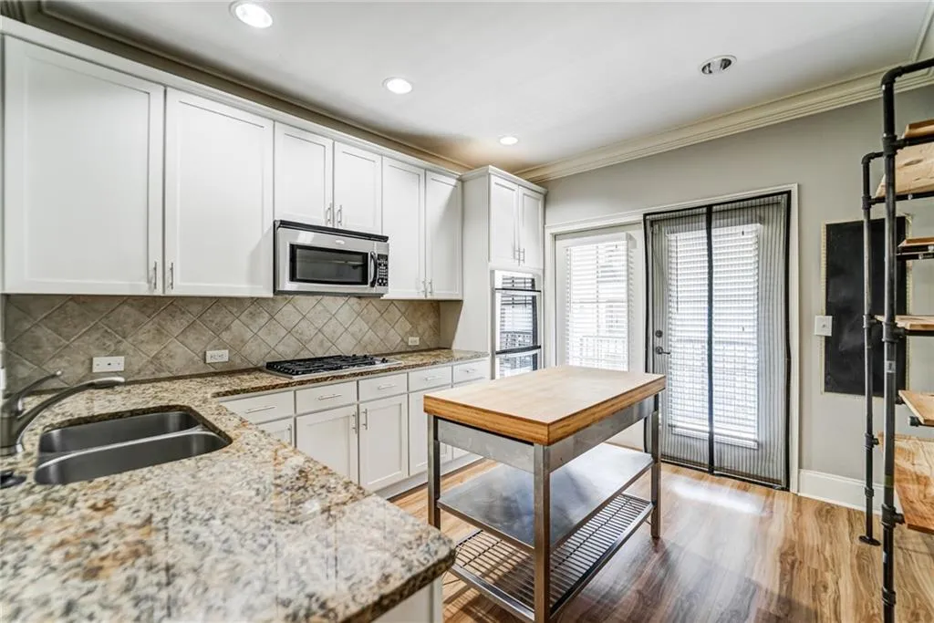 6464 Chariot Street Unit 17, Atlanta, Georgia 30328, 3 Bedrooms Bedrooms, ,3 BathroomsBathrooms,Residential,Sold,6464 Chariot Street Unit 17,7039967