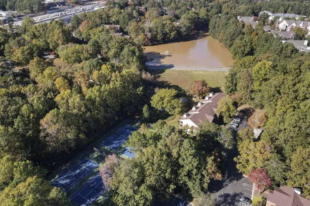 30 Dunwoody Springs Drive, Sandy Springs, Georgia 30328, 2 Bedrooms Bedrooms, ,2 BathroomsBathrooms,Residential,Sold,30 Dunwoody Springs Drive,6808220