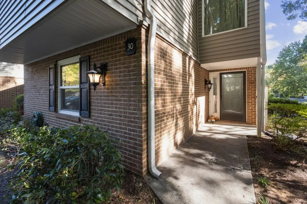 30 Dunwoody Springs Drive, Sandy Springs, Georgia 30328, 2 Bedrooms Bedrooms, ,2 BathroomsBathrooms,Residential,Sold,30 Dunwoody Springs Drive,6808220