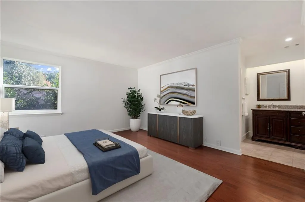 30 Dunwoody Springs Drive, Sandy Springs, Georgia 30328, 2 Bedrooms Bedrooms, ,2 BathroomsBathrooms,Residential,Sold,30 Dunwoody Springs Drive,6808220