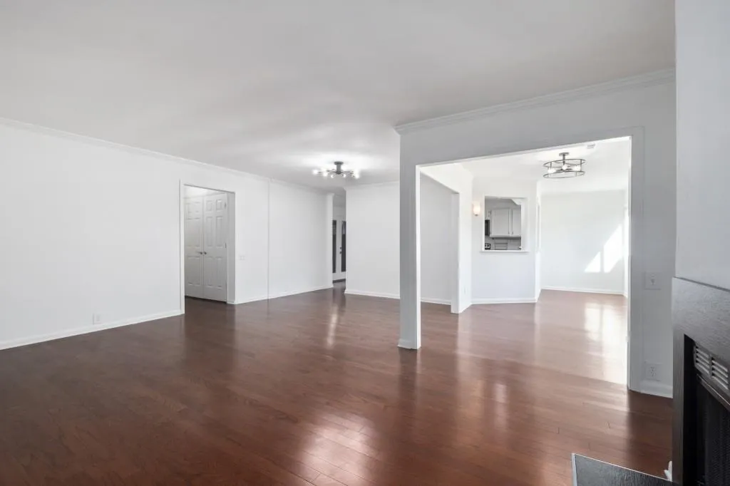 30 Dunwoody Springs Drive, Sandy Springs, Georgia 30328, 2 Bedrooms Bedrooms, ,2 BathroomsBathrooms,Residential,Sold,30 Dunwoody Springs Drive,6808220