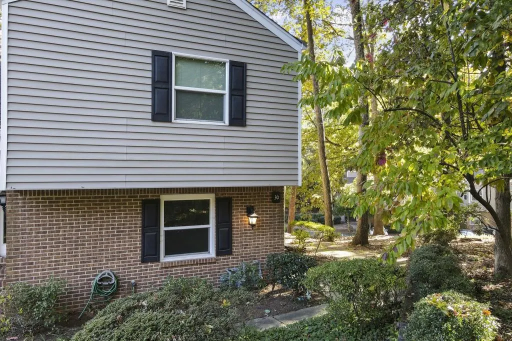 30 Dunwoody Springs Drive, Sandy Springs, Georgia 30328, 2 Bedrooms Bedrooms, ,2 BathroomsBathrooms,Residential,Sold,30 Dunwoody Springs Drive,6808220