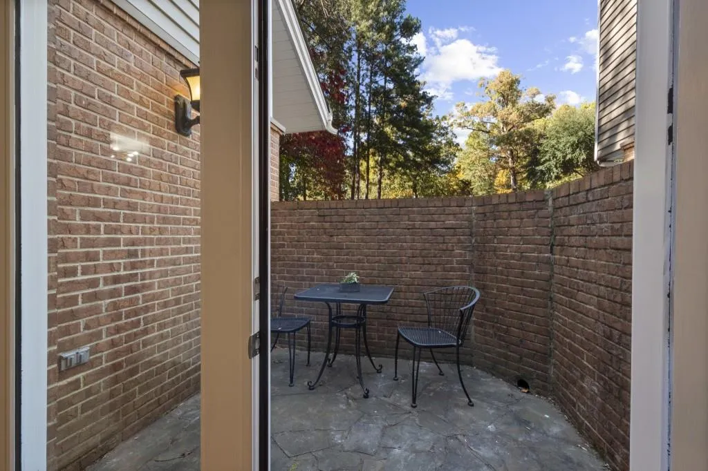 30 Dunwoody Springs Drive, Sandy Springs, Georgia 30328, 2 Bedrooms Bedrooms, ,2 BathroomsBathrooms,Residential,Sold,30 Dunwoody Springs Drive,6808220